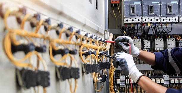 Professional Electrician technician working in Litchfield, IL
